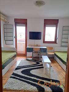  ODLIČNA GARSONJERA ZA DVOJE NA NOVOJ DETELINARI