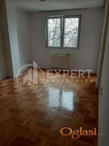 Izdaje se nenamešten stan kod Doma zdravlja, 42m2