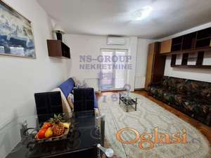 Garsonjera u novijoj, dobro održavanoj zgradi sa liftom