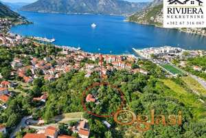 Na prodaju porodicna kuca sa velikim placem Risan Kotor