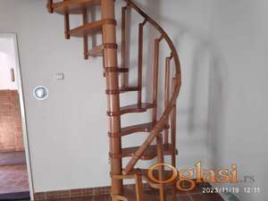 Povoljno prodajem spiralne drvene stepenice