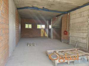 Ulični lokal površine 92m2- Telep