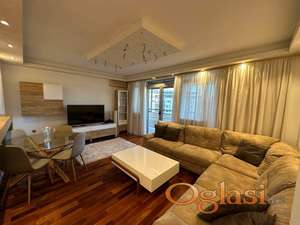 NAMESTEN DVOSOBAN STAN NA BULEVARU OSLOBODJENJA