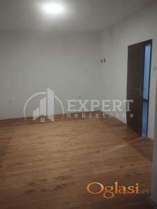 Izdaje se nenamešten stan u prizemlju kuće, 50m2