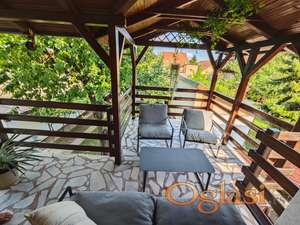 Spratna Porodična Kuća U Rumi Sa Garažom, Pomoćnim Objekatima | Blizina Vrtića