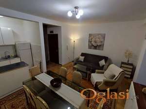Odmah useljiv dvosoban stan sa parkingom na Grbavici