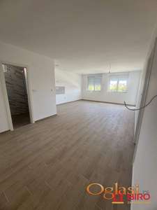 * * * USKORO USELJIV 3.5 STAN * * *