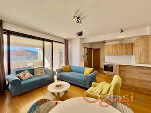 Na prodaju komforan jednosoban stan, neposredno uz Porto Montenegro