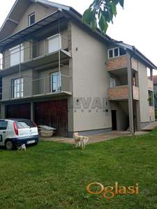 Dve kuće u Kragujevcu, naselje Erdeč, 340 m2 i 105 m2, plac 1042 m2