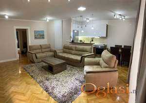 Prelep četvorosoban stan na Grbavici - garaža uključena u cenu!