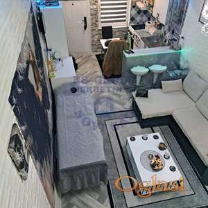 Nova Detelinara - stan u dvorištu zgrade