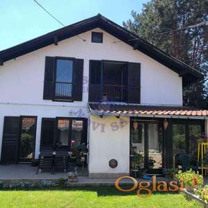 Odličan trosoban stan u kući!