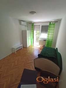 Odmah useljiva garsonjera u Koste Racina