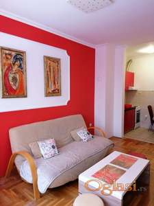 Jednoiposoban namešten stan-centar 350e