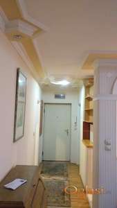 STAN SA GRATIS PARKING MESTOM GRBAVICA - UGAO MIŠE DIMITRIJEVIĆA I PUŠKINOVE ULICE