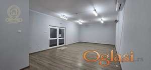 izdaje se lokal / višenamenski poslovni prostor od 65 m², sa privatnim parkingom u ulici  – Bežanijska kosa 2.