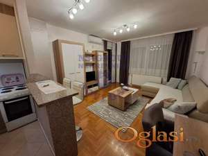 Odkična garsonjera na Bulevaru patrijarha Pavla