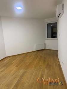 NOV, POLUNAMEŠTEN JEDNOIPOSOBAN STAN - SAJMIŠTE