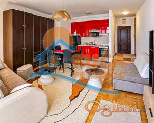 Izdaje se odlična garsonjera u Duvaništu, 38m2 sa lođom 4,5m2