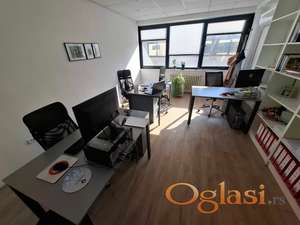 Prodajemo Poslovni prostor-kancelariju blizu Bulevara