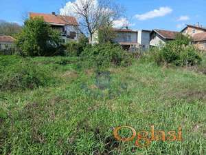 Atraktivan plac na lepoj lokaciji!