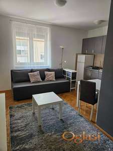 NAMESTEN JEDNOIPOSOBAN STAN NA GRBAVICI SA PARKINGOM