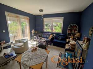 Predstavljamo vam odličan dvosoban stan u mirnoj ulici na dve minute od Bulevara Patrijarha Pavla.