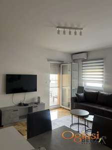 NOV, KOMPLETNO NAMEŠTEN TROIPOSOBAN STAN NA&nbsp; ADICAMA