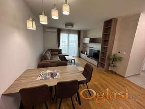 Trosoban prelepo namesten stan sa garazom! Dositejeva 16, Podbara, treci sprat.