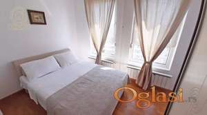 Lep, moderan i  osvetljen stan u naselju Beville