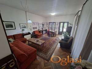 Kuća u centru Sremske Kamenice!