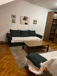 Odmah useljiv dvosoban stan u Balzakovoj ulici