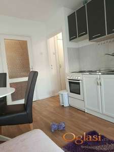 NAMEŠTEN DVOIPOSOBAN STAN NA BULEVARU OSLOBOĐENJA 350 EVRA