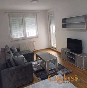  LEP DVOSOBAN STAN - SQUARE GARDEN