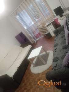 Srednjoskolka trazi cimerku ima 2 odvojene sobe