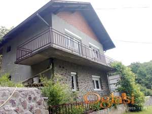 Rakovac kuća u prirodi 100m2 na placu 2200m2 HITNO!