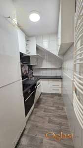 Izdaje se 4.0 stan 90 m² – Grbavica, Bulevar Evrope 11, Novi Sad | Parking u dvorištu | Agencija Kompas