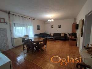 Kuća, Borča, 214 m2, 7 ari