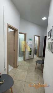 Izdaje se potpuno renoviran poslovni prostor od 127 m² u blizini Sajma