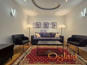 Izdaje se izuzetno komforan trosoban stan površine 95m² na odličnoj lokaciji.