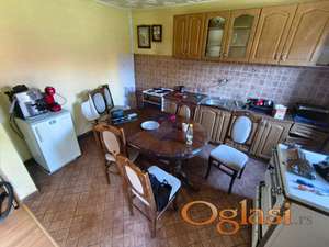 Na prodaju kuća u Petrovaradinu, u mirnom i porodičnom naselju Sadovi