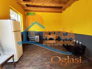 Izdaje se ulični lokal u Generala Milojka Lešjanina, 38m2
