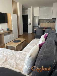 LUKSUZAN, KOMPLETNO NAMEŠTEN JEDNOIPOSOBAN STAN NA SALAJCI-