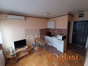 Izdaje se garsonjera kod Difa i Fakulteta zaštite na radu, 25m2