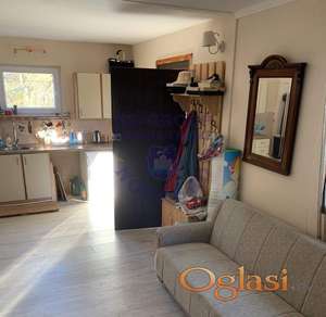 Prodaje se vikendica u Suseku