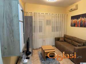 NAMESTENA GARSONJERA U CENTRU, DJURE JAKSICA