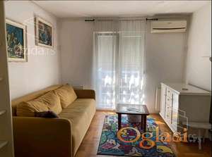 NAMESTENA GARSONJERA U CENTRU