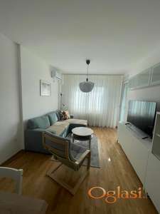 SQUARE GARDEN - KOMPLETNO OPREMLJEN STAN SA GARAŽOM