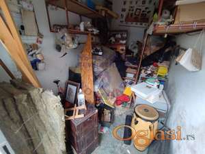 Garaza u dvoristu zgrade 11m2