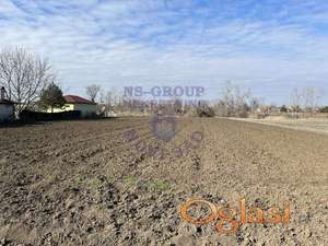 Plac izlazi na dve ulice!